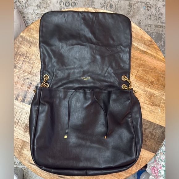 Yves Saint Laurent Black and Gold Shoulder Bag with Sleek Design - Picture 3 of 15